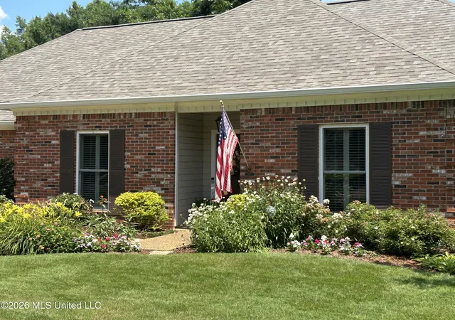 Photo 3 of Sale Pending at 229 Woodrun Dr, Ridgeland, MS 39157 | MLS# 4163154 | Listing updated on 2026-10-02
