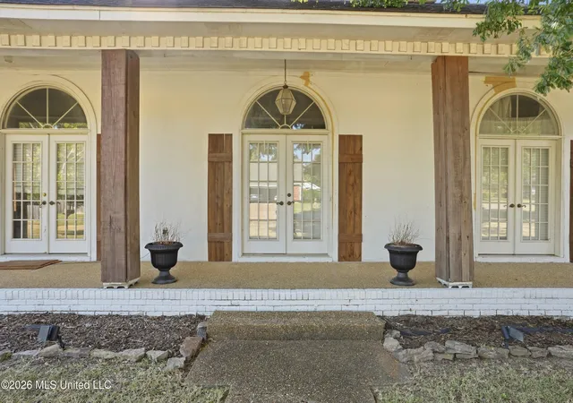Photo 3 of Single family home for sale at 108 W Bradford Pl, Madison, MS 39110 | MLS# 4163333 | Listing updated on 2026-10-10