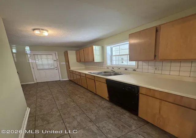 Photo 3 of Single family home for sale at 250 Winfield St, Jackson, MS 39212 | MLS# 4163176 | Listing updated on 2026-10-20