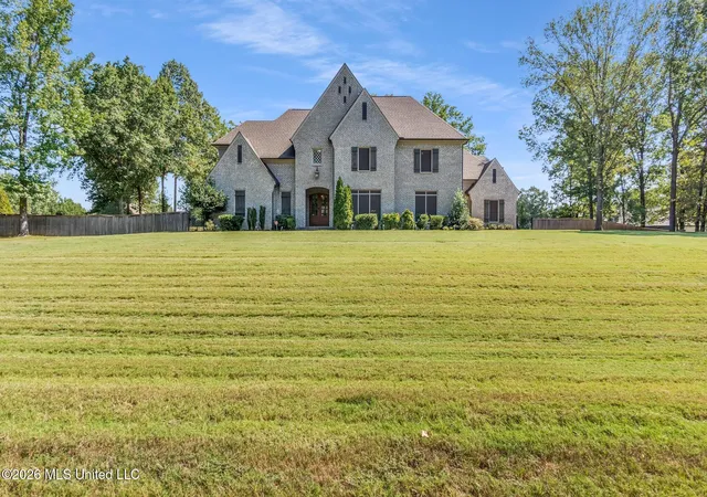Photo 1 of Sale Pending at 344 Surrey Loop, Byhalia, MS 38611 | MLS# 4163142 | Listing updated on 2026-10-07