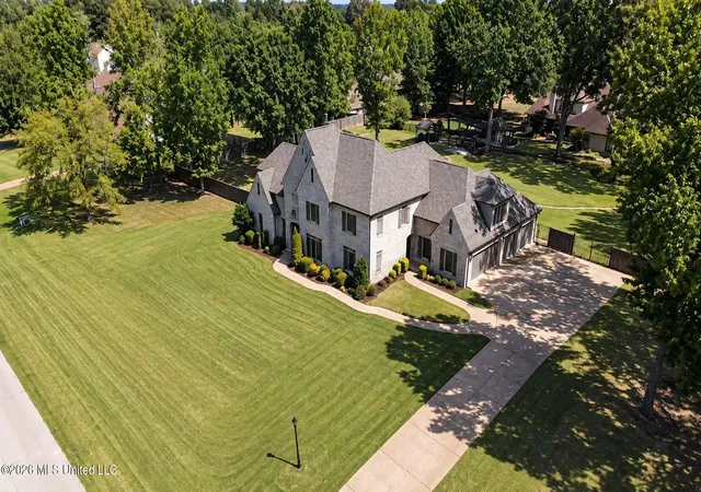 Photo 2 of Sale Pending at 344 Surrey Loop, Byhalia, MS 38611 | MLS# 4163142 | Listing updated on 2026-10-07
