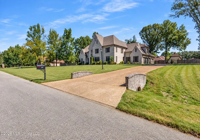 Photo 3 of Sale Pending at 344 Surrey Loop, Byhalia, MS 38611 | MLS# 4163142 | Listing updated on 2026-10-07