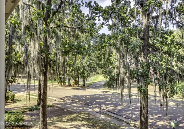 Photo 3 of Single family home for sale at 30 Moss Forest Cir, Jackson, MS 39211 | MLS# 4163150 | Listing updated on 2026-10-06