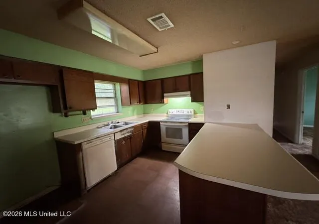 Photo 3 of Sale Pending at 12 Wheaton Cvs, Gulfport, MS 39503 | MLS# 4163153 | Listing updated on 2026-09-30