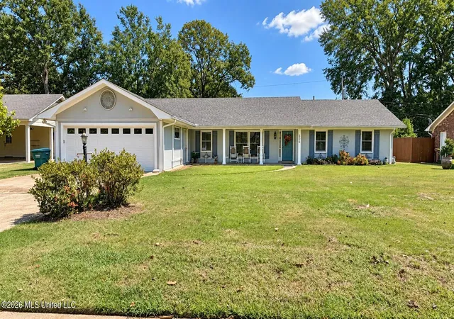 Photo 1 of Single family home for sale at 306 Oak Grv Dr, Grenada, MS 38901 | MLS# 4163303 | Listing updated on 2026-10-20