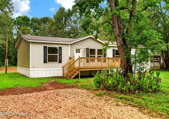 Photo 1 of Single family home for sale at 9 Reese Rd, Carriere, MS 39426 | MLS# 4163259 | Listing updated on 2026-10-19