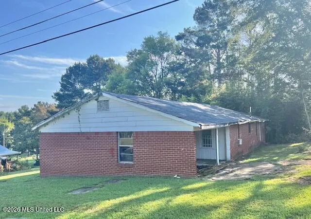 Photo 3 of Single family home for sale at 308 Lewis St, Carthage, MS 39051 | MLS# 4163213 | Listing updated on 2026-09-22