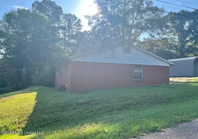 Photo 4 of Single family home for sale at 308 Lewis St, Carthage, MS 39051 | MLS# 4163213 | Listing updated on 2026-09-22