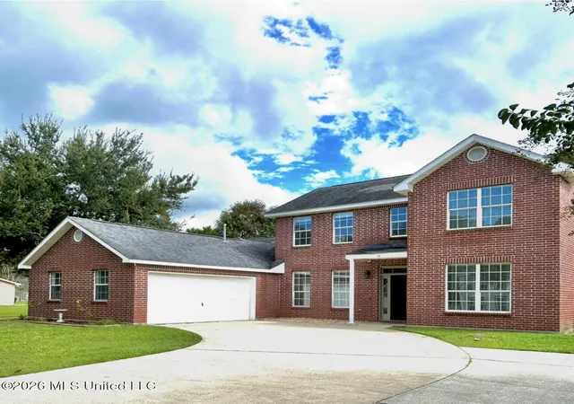 Photo 1 of Single family home for sale at 18 Lakeview Dr, Ocean Springs, MS 39564 | MLS# 4163215 | Listing updated on 2026-10-15