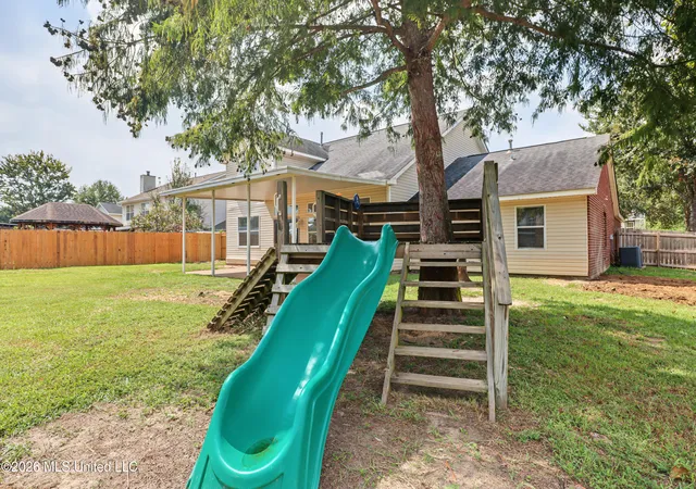 Photo 33 of Single family home for sale at 18 Lakeview Dr, Ocean Springs, MS 39564 | MLS# 4163215 | Listing updated on 2026-10-15