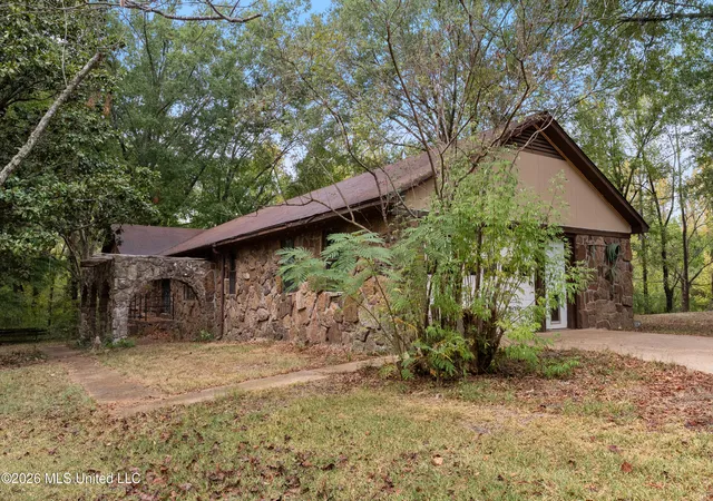Photo 2 of Single family home for sale at 309 Wallace Dr, Coldwater, MS 38618 | MLS# 4163222 | Listing updated on 2026-10-20