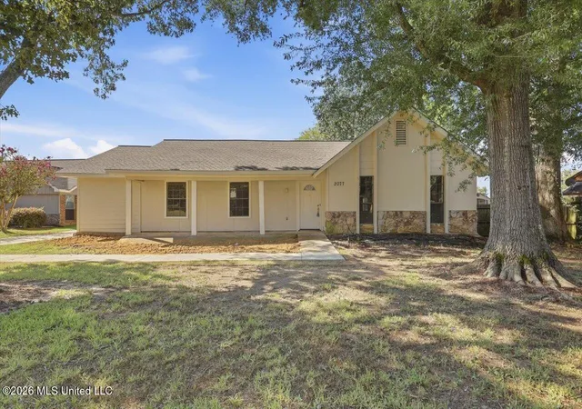 Photo 1 of Single family home for sale at 2077 Lakeshore Dr, Ridgeland, MS 39157 | MLS# 4163732 | Listing updated on 2026-10-08