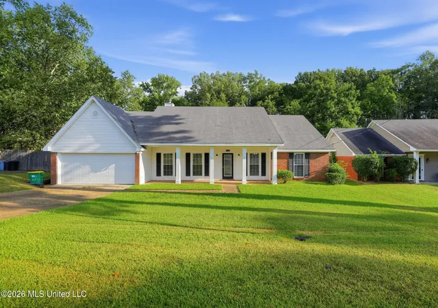 Photo 1 of Sale Pending at 1936 Lincolnshire Blvd, Ridgeland, MS 39157 | MLS# 4163870 | Listing updated on 2026-10-10