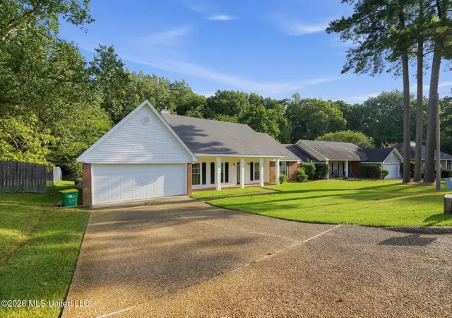 Photo 2 of Sale Pending at 1936 Lincolnshire Blvd, Ridgeland, MS 39157 | MLS# 4163870 | Listing updated on 2026-10-10