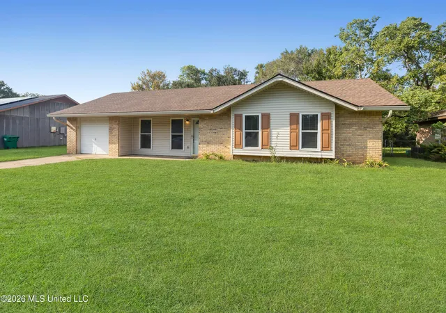 Photo 1 of Sale Pending at 2 Stratford Pl, Gulfport, MS 39503 | MLS# 4163308 | Listing updated on 2026-10-02