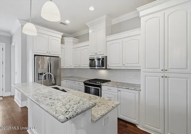 Photo 3 of Sale Pending at 156 Magnolia Pl Cir, Brandon, MS 39047 | MLS# 4163426 | Listing updated on 2026-10-15