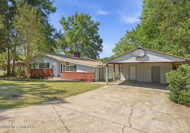 Photo 2 of Sale Pending at 120 Lakeland Dr, Florence, MS 39073 | MLS# 4163730 | Listing updated on 2026-10-09
