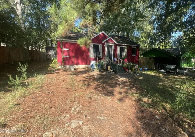 Photo 1 of Single family home for sale at 1911 Shady Ln Dr, Jackson, MS 39204 | MLS# 4163288 | Listing updated on 2026-10-20
