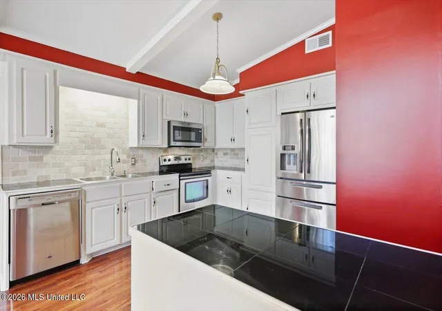 Photo 2 of Sale Pending at 2141 Upper Dr, Pearl, MS 39208 | MLS# 4163383 | Listing updated on 2026-09-28