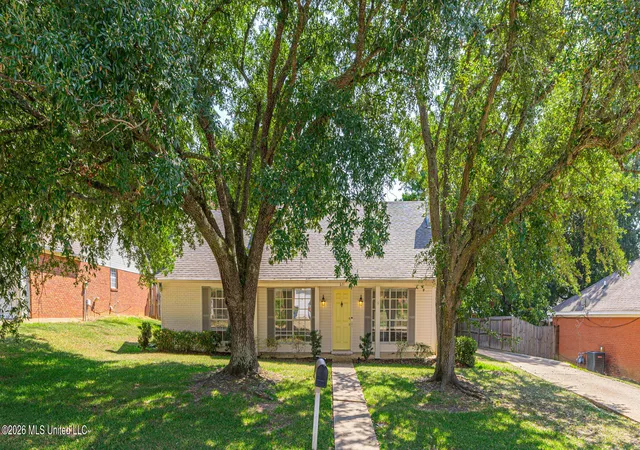 Photo 2 of Single family home for sale at 631 Live Oak Dr, Madison, MS 39110 | MLS# 4163413 | Listing updated on 2026-10-07