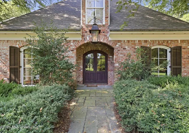 Photo 3 of Single family home for sale at 338 Hillview Dr, Ridgeland, MS 39157 | MLS# 4163402 | Listing updated on 2026-09-25