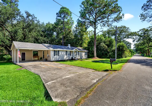 Photo 2 of Single family home for sale at 1218 Manning St, Picayune, MS 39466 | MLS# 4163405 | Listing updated on 2026-09-24