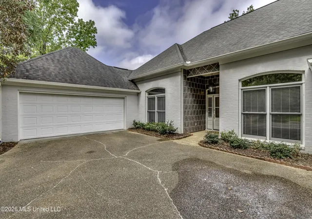 Photo 2 of Single family home for sale at 344 Indian Gate Cir, Ridgeland, MS 39157 | MLS# 4163442 | Listing updated on 2026-09-28