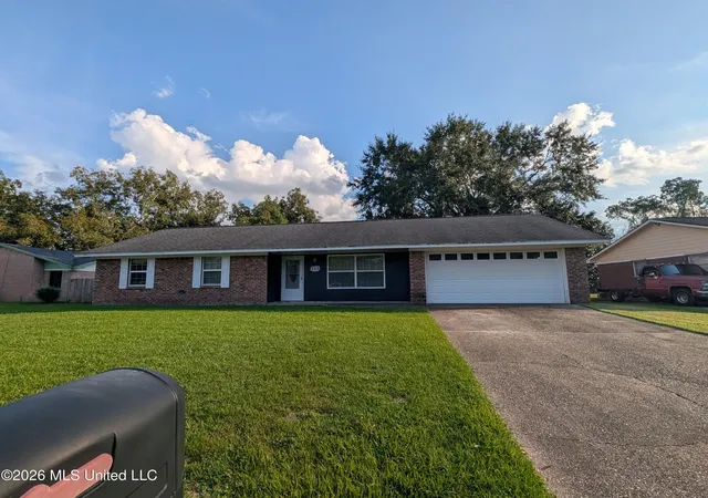 Photo 2 of Single family home for sale at 206 Janelle Dr, Gulfport, MS 39503 | MLS# 4163544 | Listing updated on 2026-10-16