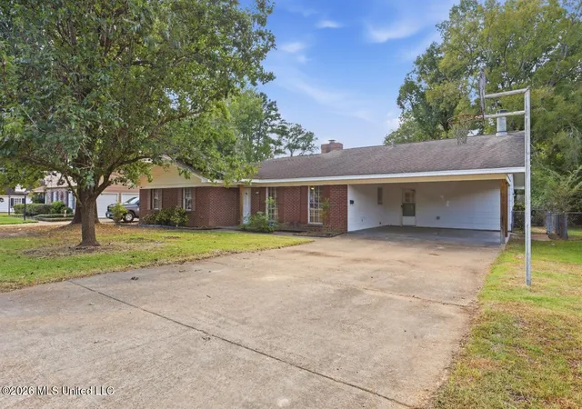 Photo 3 of Single family home for sale at 5225 Sunnyvale Dr, Jackson, MS 39211 | MLS# 4163478 | Listing updated on 2026-10-05