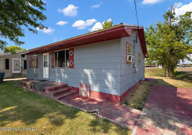 Photo 3 of Single family home for sale at 310 W 6th Street, Yazoo City, MS 39194 | MLS# 4163555 | Listing updated on 2026-10-05