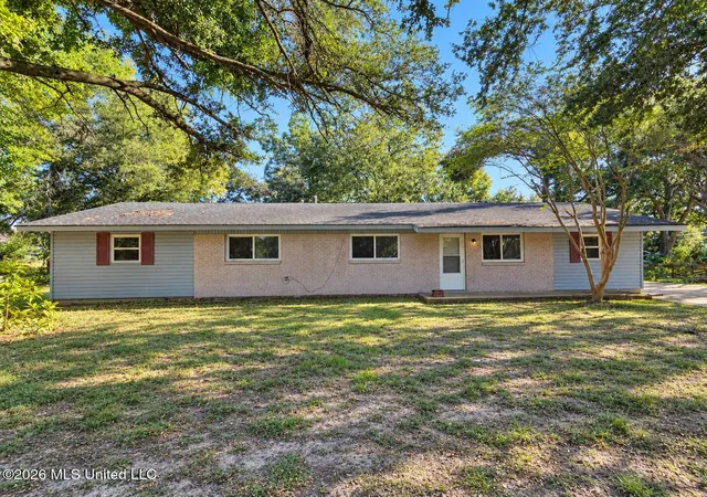 Photo 1 of Sale Pending at 114 Maple St, Greenwood, MS 38930 | MLS# 4163779 | Listing updated on 2026-10-02