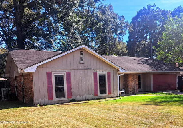 Photo 1 of Sale Pending at 176 Crossover Dr, Brandon, MS 39042 | MLS# 4163557 | Listing updated on 2026-10-23