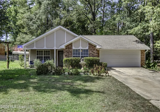 Photo 1 of Sale Pending at 28 Circle Dr, Magee, MS 39111 | MLS# 4163599 | Listing updated on 2026-10-19