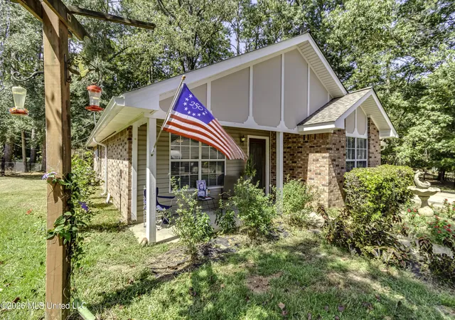 Photo 2 of Sale Pending at 28 Circle Dr, Magee, MS 39111 | MLS# 4163599 | Listing updated on 2026-10-19