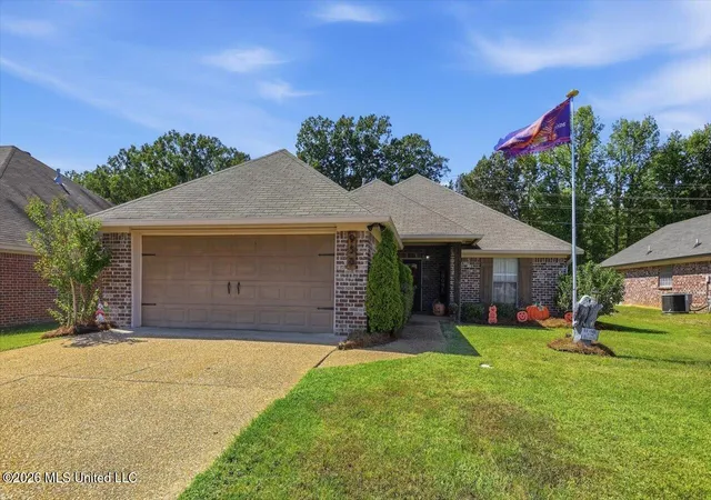 Single family home for sale at 958 Clubhouse Dr, Pearl, MS 39208 | MLS# 4163693