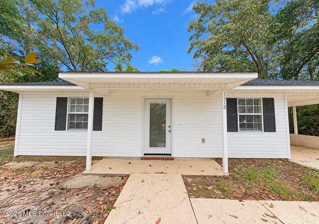 Photo 2 of Sale Pending at 1312 Pine St, Ocean Springs, MS 39564 | MLS# 4163743 | Listing updated on 2026-10-15