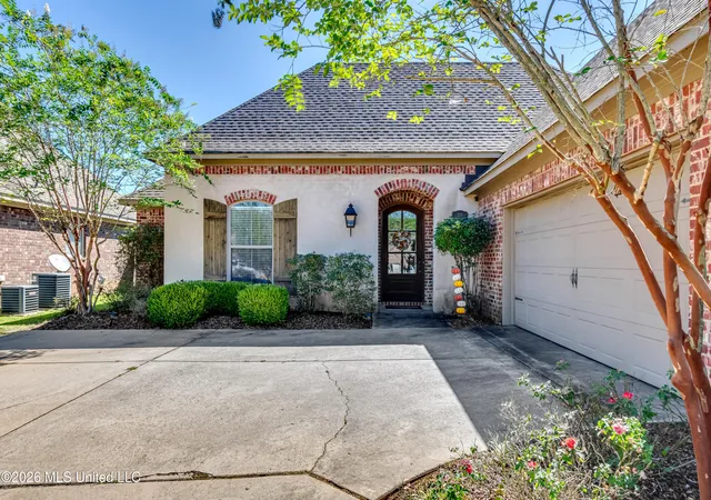 Photo 2 of Sale Pending at 233 Stonebridge Blvd, Brandon, MS 39042 | MLS# 4163713 | Listing updated on 2026-10-19
