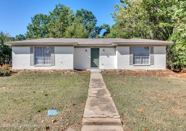 Photo 2 of Sale Pending at 1995 Scanlon Dr, Jackson, MS 39204 | MLS# 4165023 | Listing updated on 2026-10-24