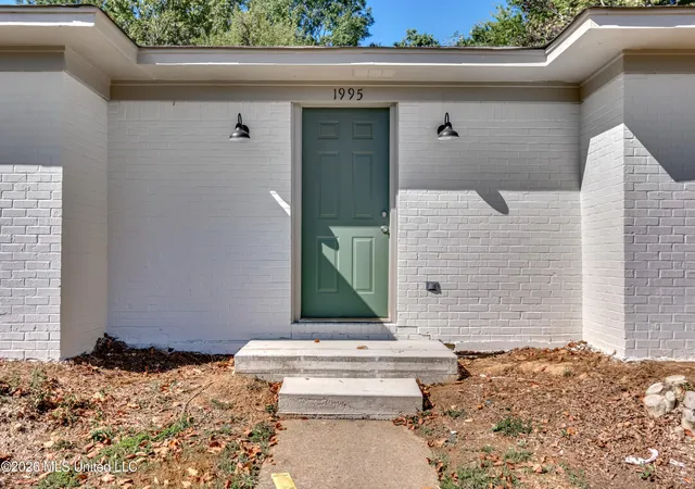 Photo 3 of Sale Pending at 1995 Scanlon Dr, Jackson, MS 39204 | MLS# 4165023 | Listing updated on 2026-10-24