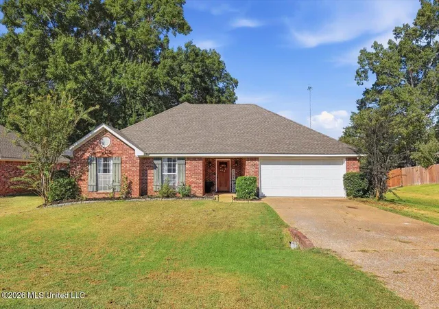 Photo 1 of Single family home for sale at 102 Holmar Dr, Brandon, MS 39047 | MLS# 4163696 | Listing updated on 2026-10-15