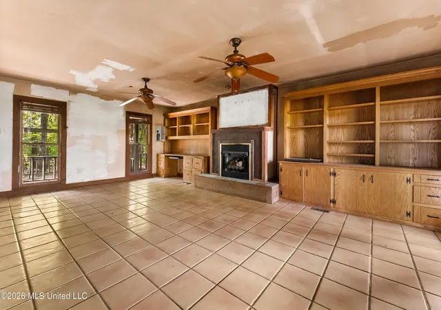 Photo 3 of Sale Pending at 465 Liles Rd, Holly Springs, MS 38635 | MLS# 4163752 | Listing updated on 2026-09-30
