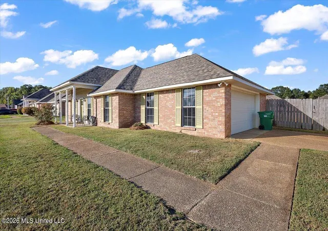 Photo 3 of Sale Pending at 1018 Bullrun Dr, Byram, MS 39272 | MLS# 4163735 | Listing updated on 2026-10-13