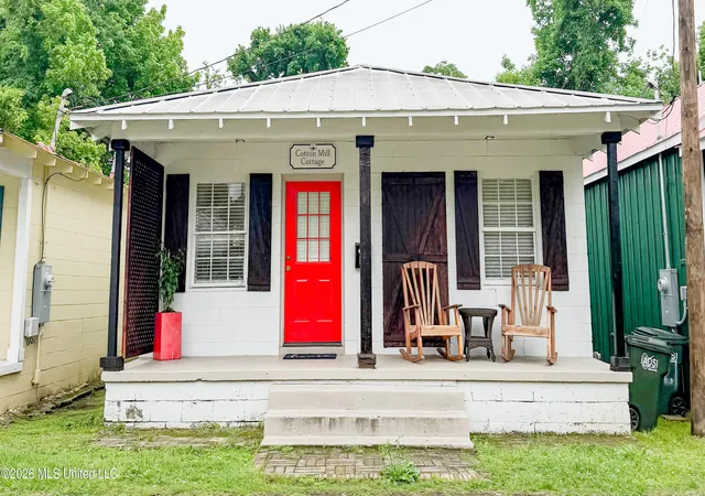Photo 1 of Single family home for sale at 623 N Wall St, Natchez, MS 39120 | MLS# 4164648 | Listing updated on 2026-10-06