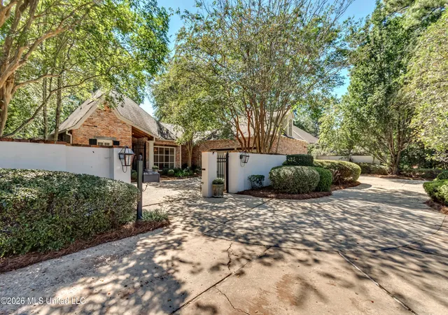 Photo 1 of Sale Pending at 1353 E Northside Dr, Jackson, MS 39211 | MLS# 4164194 | Listing updated on 2026-10-03