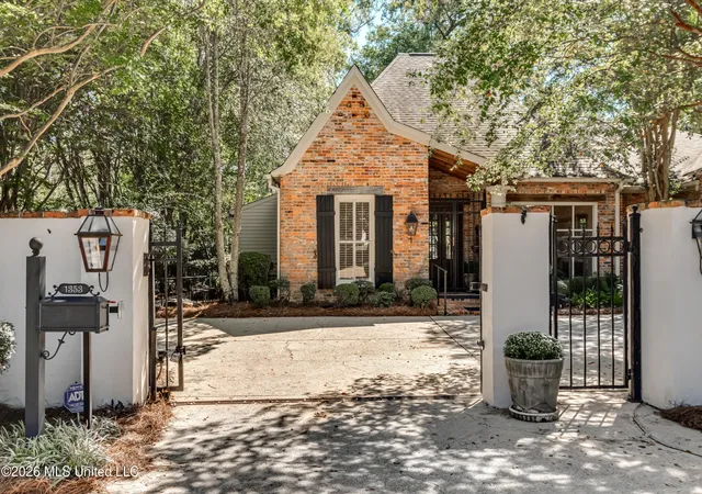 Photo 3 of Sale Pending at 1353 E Northside Dr, Jackson, MS 39211 | MLS# 4164194 | Listing updated on 2026-10-03