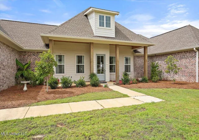 Photo 3 of Single family home for sale at 212 Lost Oak Ln, Brandon, MS 39047 | MLS# 4163769 | Listing updated on 2026-10-29