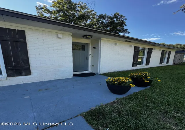 Photo 2 of Single family home for sale at 102 Shiloh Cir, Ocean Springs, MS 39564 | MLS# 4163869 | Listing updated on 2026-10-19