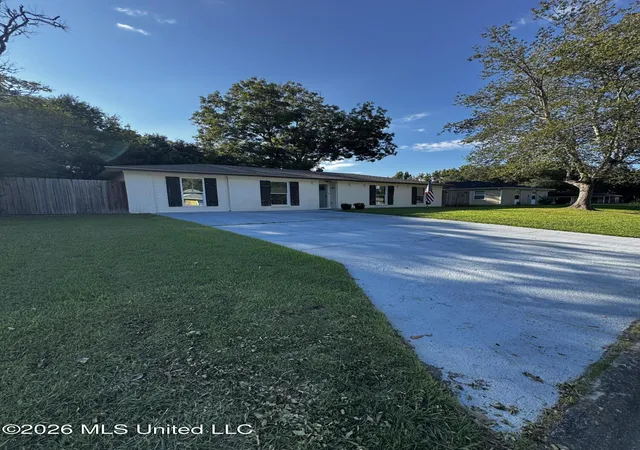 Photo 3 of Single family home for sale at 102 Shiloh Cir, Ocean Springs, MS 39564 | MLS# 4163869 | Listing updated on 2026-10-19