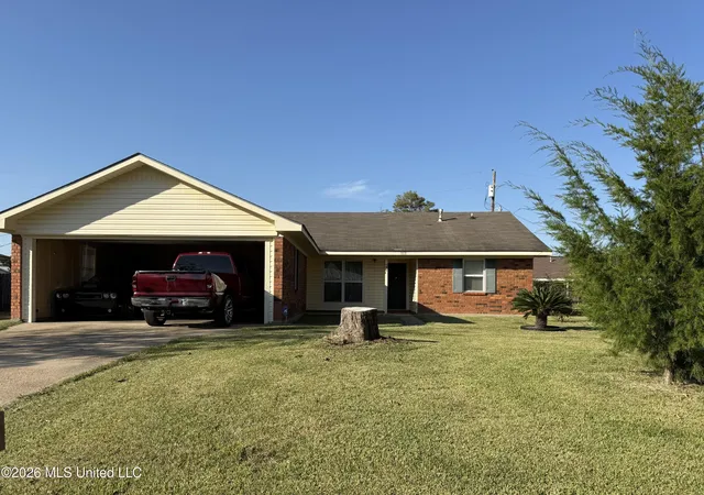 Photo 1 of Single family home for sale at 111 Miranda Dr, Vidalia, LA 71373 | MLS# 4163849 | Listing updated on 2026-09-28
