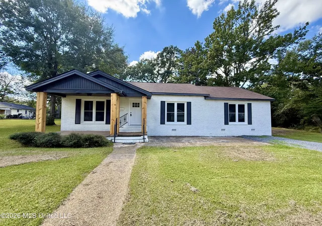 Single family home for sale at 108 Lamar St, Crystal Springs, MS 39059 | MLS# 4165196